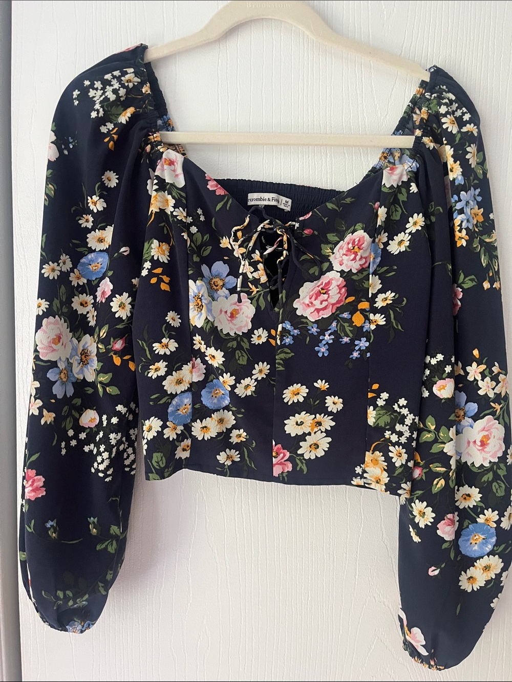 Abercrombie & Fitch Black Floral Lace-Up Puff Sleeve Crop Top